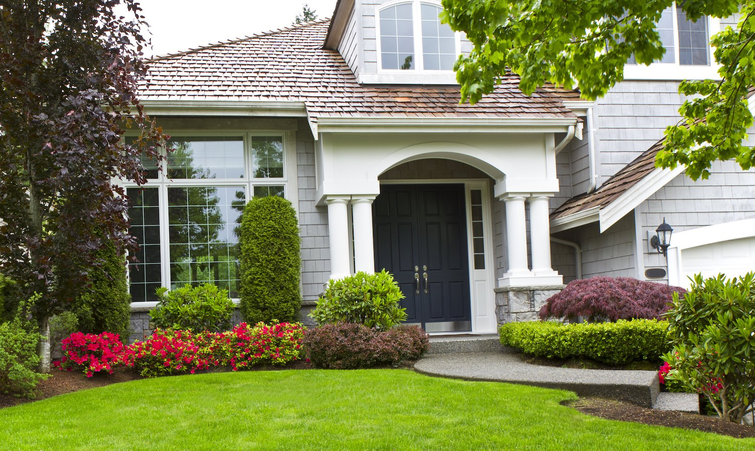 Home with Master Lawn landscaping services in Memphis, TN